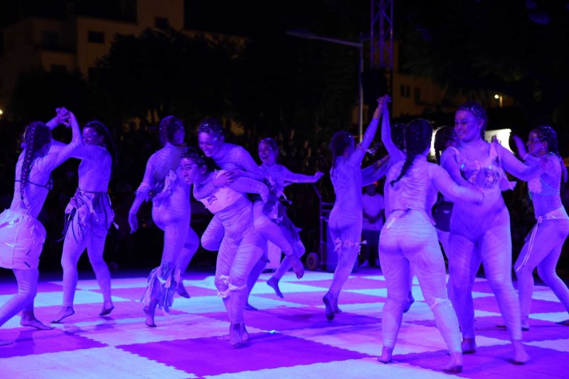 Y los mares sucumben ante la acción depredadora y el egoísmo de la humanidad en los Escacs Vivents de Xàbia  Y los mares sucumben ante la acción depredadora y el egoísmo de la humanidad en los Escacs Vivents de Xàbia